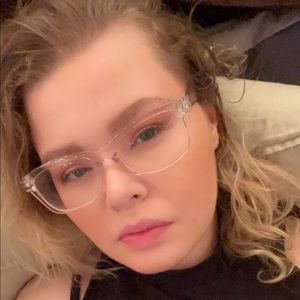 Meet your Posher, Abbie